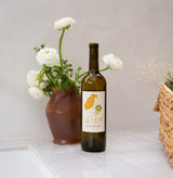 La Lieff Sauvignon Blanc with floral background