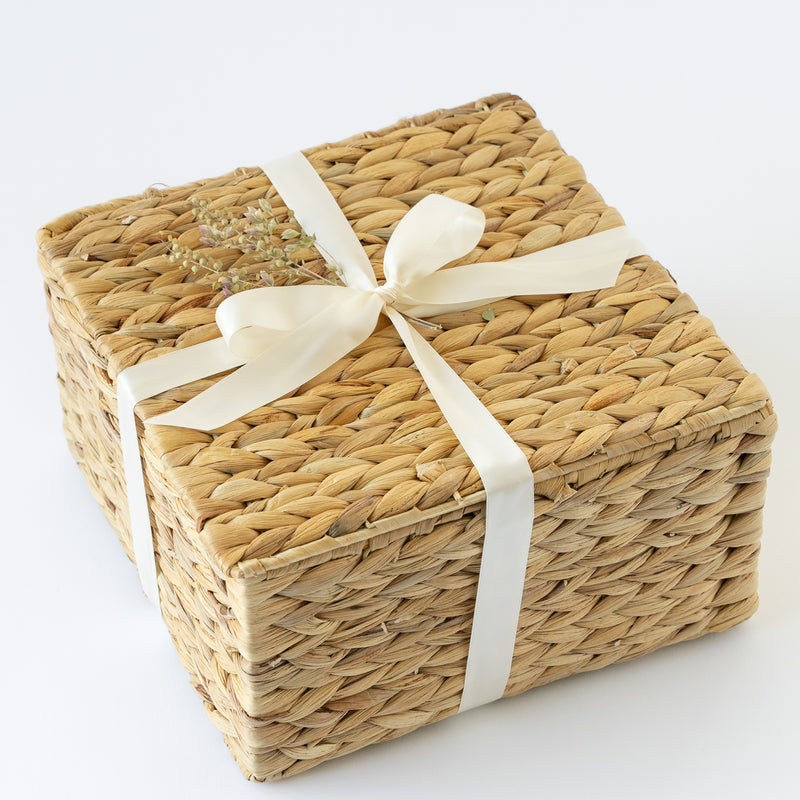 Woven basket with a lid