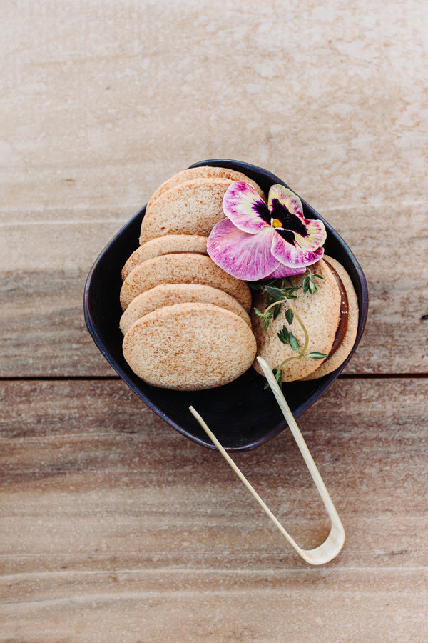 Snickerdoodle Alfajores Cookies